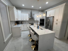 KY DERBY HOME! Ideal Location!